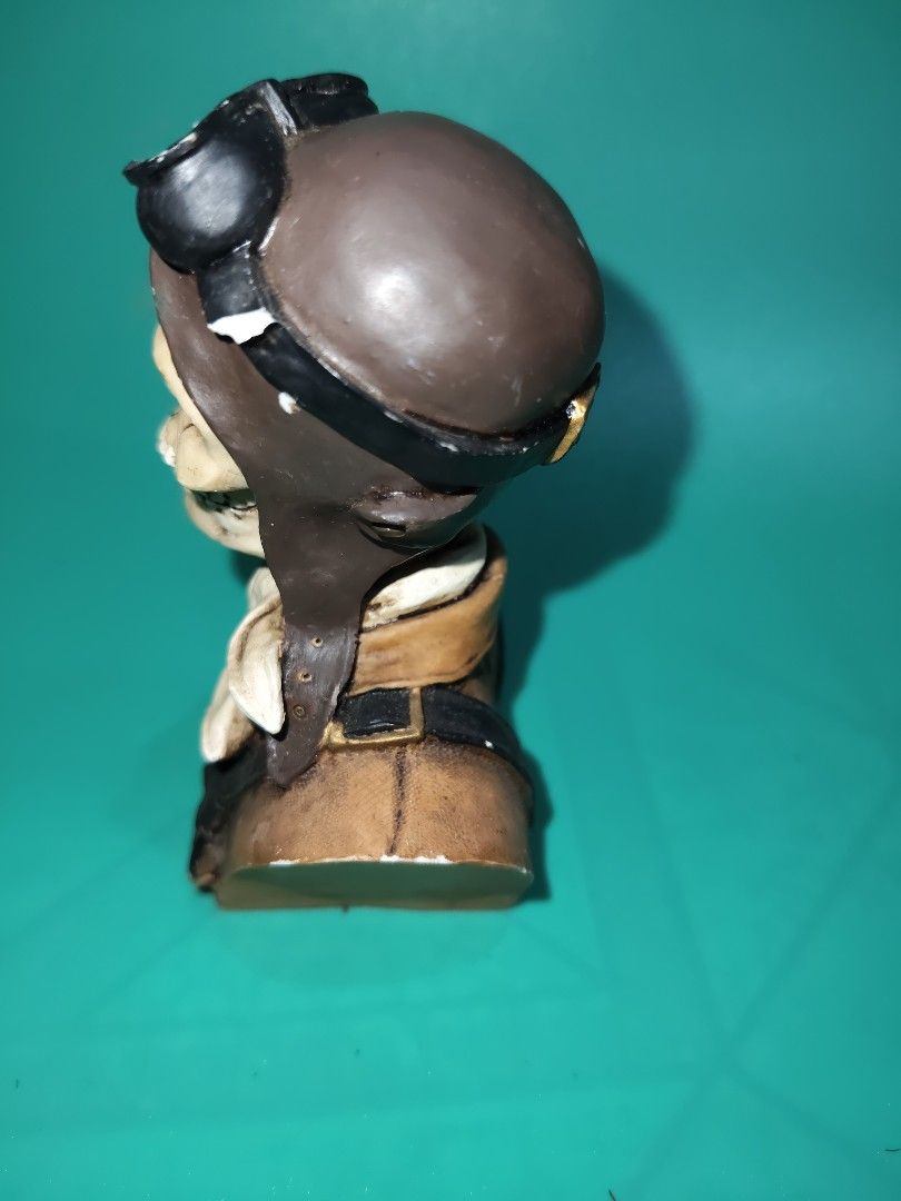 Aviator Pilot Skull Figurine (Category: Vintage Collectibles) located in Manila. Submitted by bamask.ph (Listing ID 1465288712, Image 3). Description: .