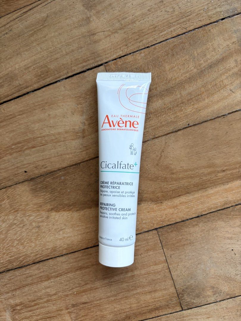 Avène Cicalfate+ Repairing Protective Cream 40ml (Category: Face Care) located in Makati City. Submitted by skinsourcemnl (Listing ID 1465199188, Image 2). Description: - Brand: Avène Cicalfate+ Repairing Protective Cream - Size: 40ml, brand new in unopened box - Benefits: Soothes, repairs, and protects sensitive or irritated skin - Suitable for: The whole family, including babies and children - Origin: Popular French pharmacy skincare essential.