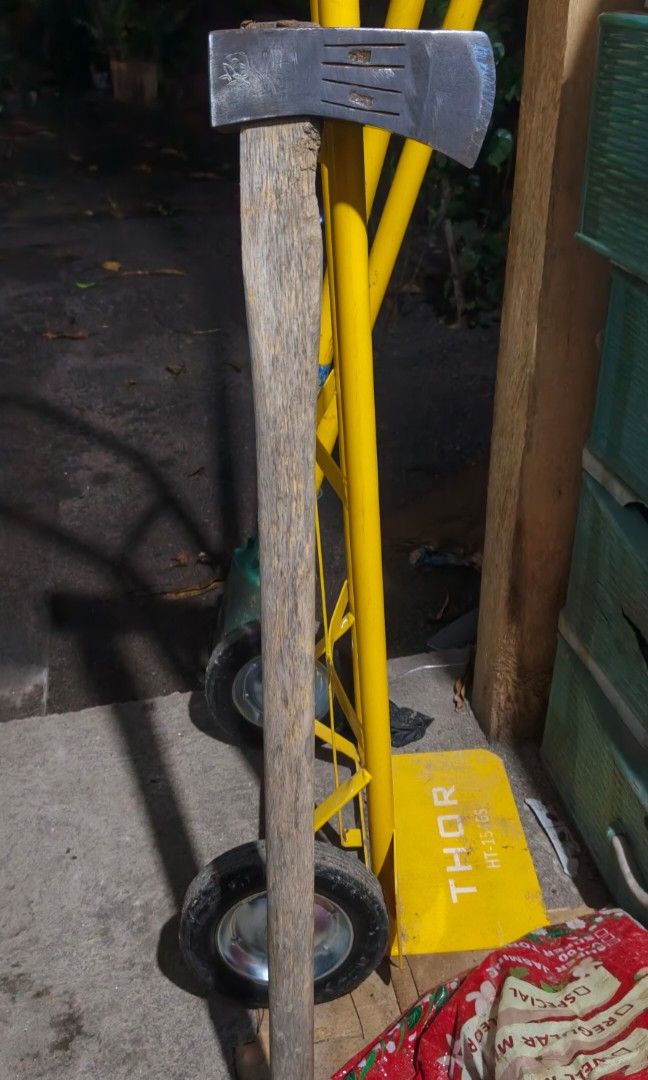 Axe mula japan (Category: Knives & Chopping Boards) located in Polomolok. Submitted by dkljapansurplus (Listing ID 1465308277, Image 1). Description: Medyo malaking axe, as is In a good condition Freeshipping via flash.