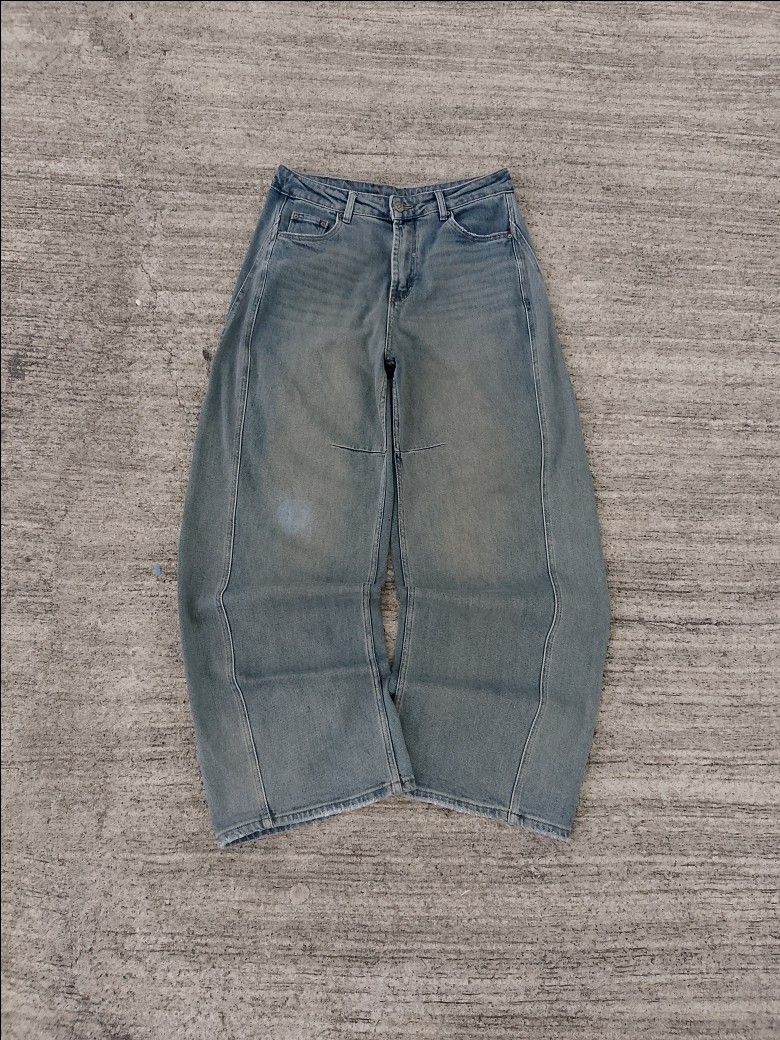 📌Ayajia MudWash Barrel pants (Category: Jeans) located in Camaligan. Submitted by central_closet (Listing ID 1465329291, Image 1). Description: ‎📌Ayajia MudWash Barrel pants ‎Size: Xl on tag ‎•Dimensions: ‎Waist: 32 ‎Length: 42.5 ‎Thigh: 14 ‎Leghole: 11.5 ‎ ‎- In as New Condition ‎- MUST HAVE IN YOUR COLLECTION ‎- Heavyweight pants - Mud wash Barrel ‎- Hard Denim ‎ISSUE: NONE ‎ ‎Price:850🏷️ ‎ ‎•✅PLUS SHIPPING FEE (+95) ‎•🔵MOP: G CASH ‎•🟥COUR