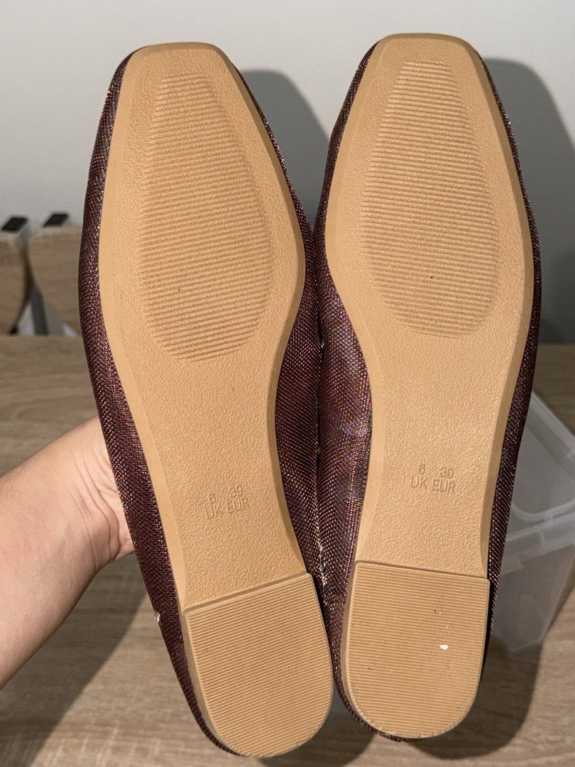 Aztrid Doll Shoes (Category: Flats & Sandals) located in Makati City. Submitted by tmjn.03 (Listing ID 1465272272, Image 2). Description: Selling this pretty doll shoes for only P600! Doesnt fit me :( but very nice and classy 💗.