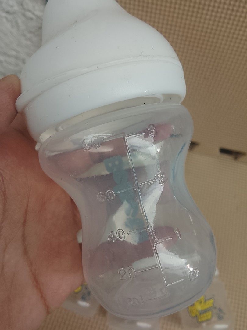 Baby Bottles (Category: Breastfeeding & Bottle Feeding) located in Muntinlupa City. Submitted by JapanItemsOnTheGo (Listing ID 1465241822, Image 3). Description: Bebeta baby bottles 3oz Tender luv bottles 2oz.