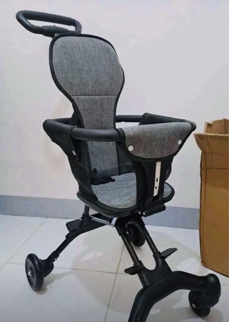 Baby stroller Light weight (Category: Strollers) located in Quezon City. Submitted by klawdeclutteeeeerr (Listing ID 1465327789, Image 2). Description: GOOD AS NEW TWICE LANG NAGAMIT NO ISSUE .