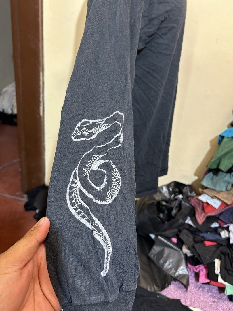 baju (Category: Tshirts & Polo Shirts) located in Kerteh. Submitted by saifulrizal13 (Listing ID 1465338564, Image 3). Description: good condition .