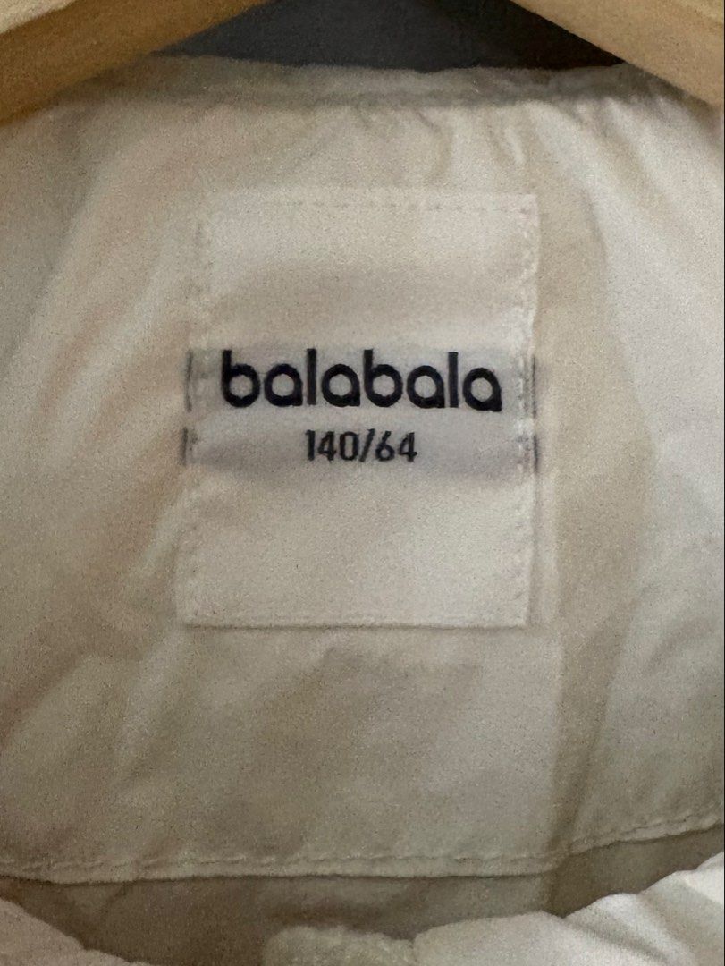 BALABALA WHITE PUFFER TWEED LINE COLLARED JACKET (size 140) (Category: Babies & Kids Fashion) located in Lipa City. Submitted by upcycle_alley (Listing ID 1465375999, Image 3). Description: .