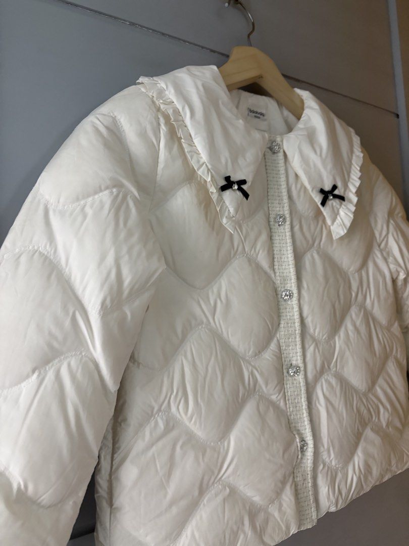BALABALA WHITE PUFFER TWEED LINE COLLARED JACKET (size 140) (Category: Babies & Kids Fashion) located in Lipa City. Submitted by upcycle_alley (Listing ID 1465375999, Image 2). Description: .