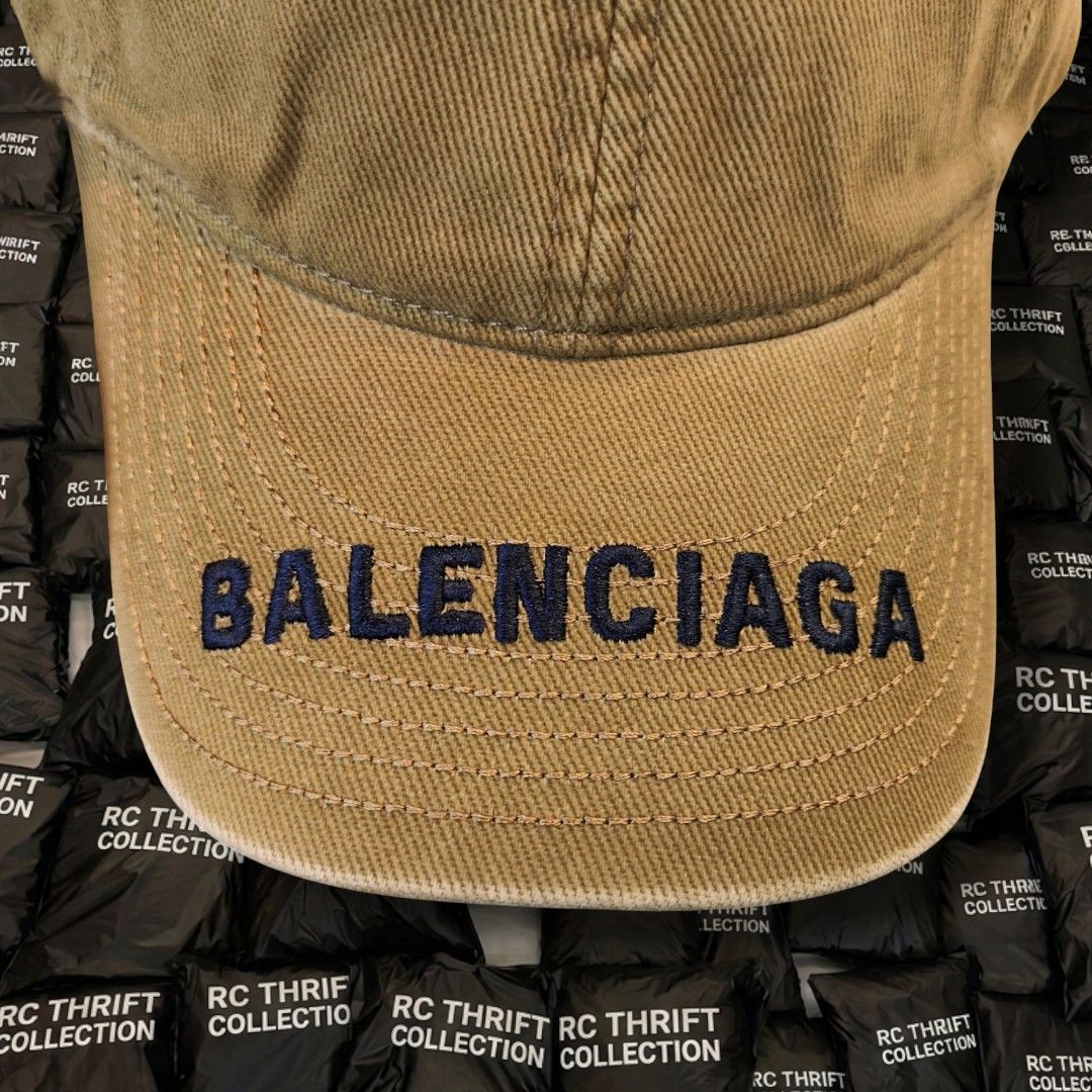 BALENCIAGA (Category: Caps & Hats) located in Rizal. Submitted by rcthriftcollection (Listing ID 1465285660, Image 3). Description: BALENCIAGA KHAKI LOGO VISOR BASEBALL HAT Excellent / Asnew No issue DM📥📥📥 Location: MONTALBAN, RODRIGUEZ, RIZAL .