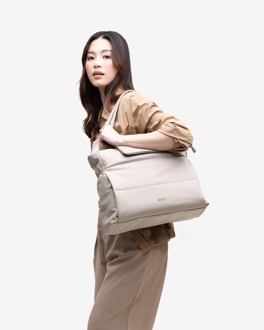 BASH weekday tote in dune (Category: Shoulder Bags) located in Manila. Submitted by illisia (Listing ID 1465342583, Image 2). Description: - good as new - with dust bag - many pockets! loc: vito cruz, manila.