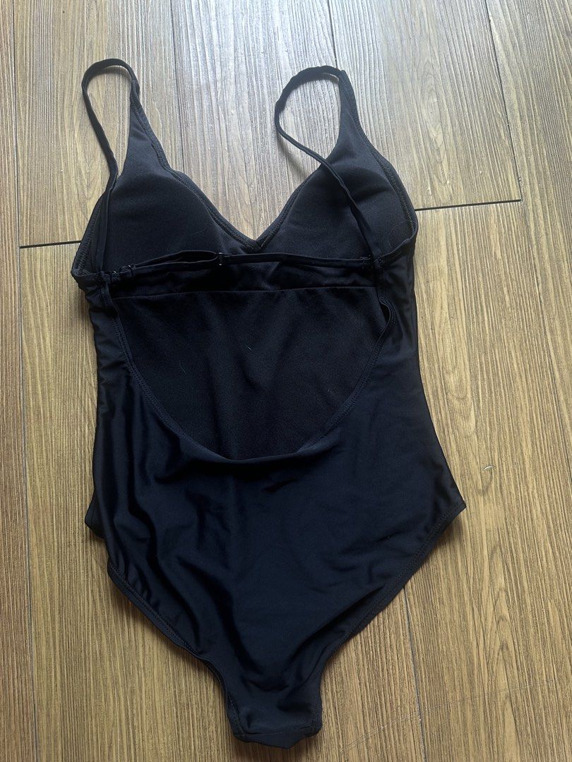 Basic padded onesie swimsuit (Category: Bikinis & Swimsuits) located in Caloocan City. Submitted by 2ndfash (Listing ID 1465205621, Image 2). Description: Small.