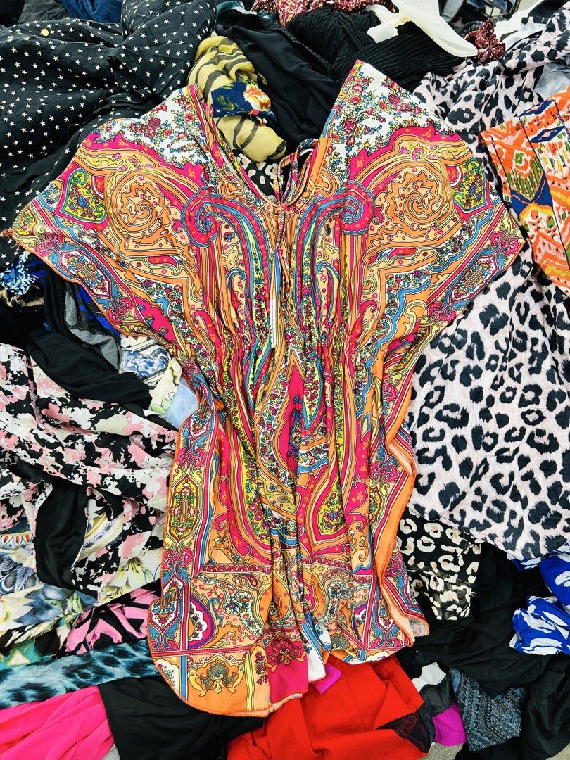 Batwing Colorful Top (Category: Blouses) located in Kabankalan. Submitted by leans_closet (Listing ID 1465297546, Image 2). Description: s-m.