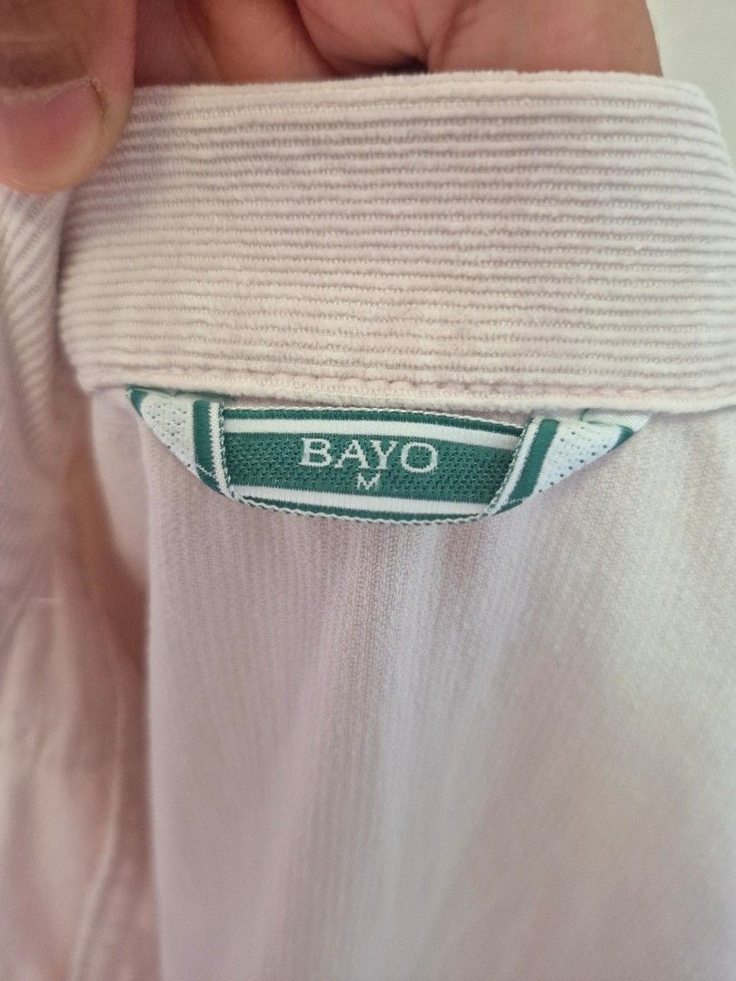 Bayo crop jacket (Category: Coats, Jackets and Outerwear) located in Bayambang. Submitted by gtamms (Listing ID 1465225596, Image 3). Description: light pink crop jacket in good condition size - medium.