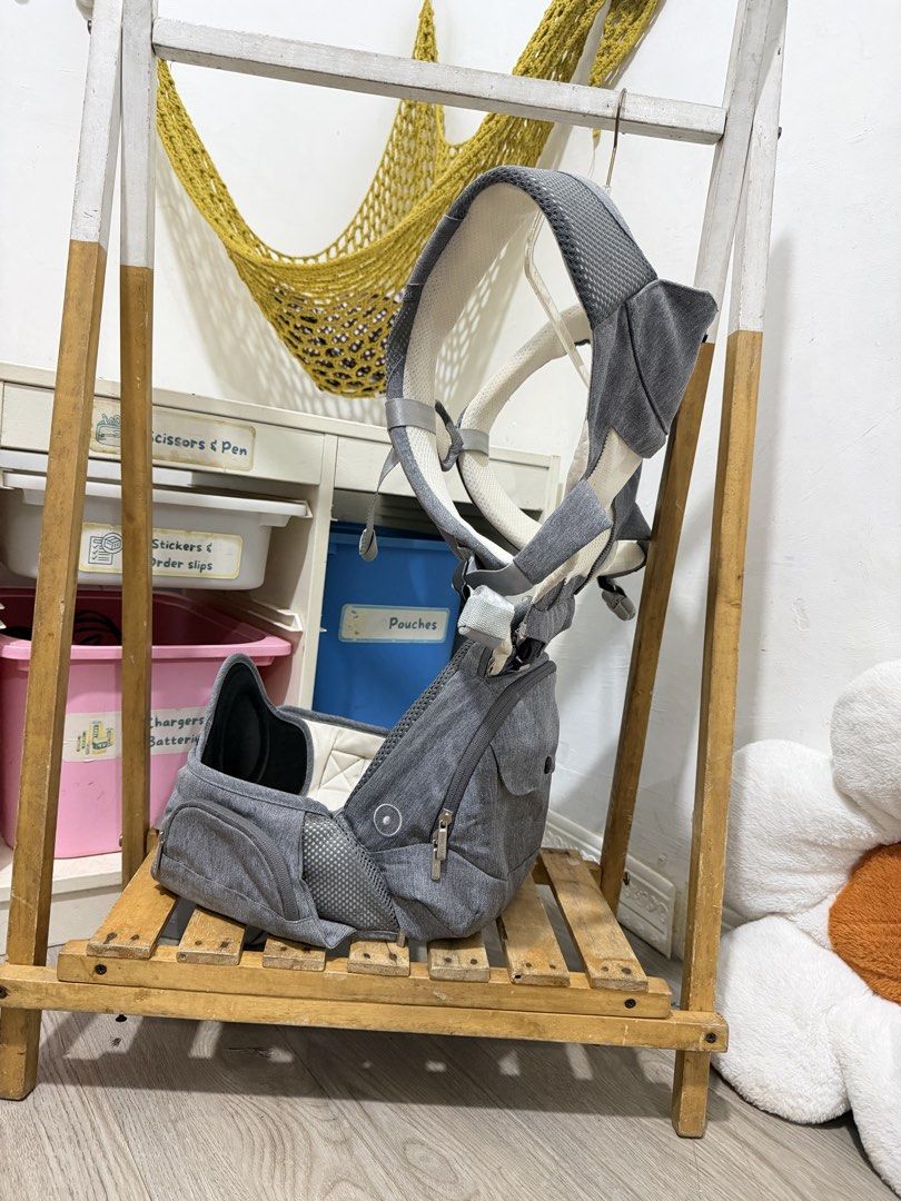 Bebear Folding Hipseat Carrier (Category: Carriers & Slings) located in Santa Maria. Submitted by babyshowearph_official (Listing ID 1465178339, Image 2). Description: .