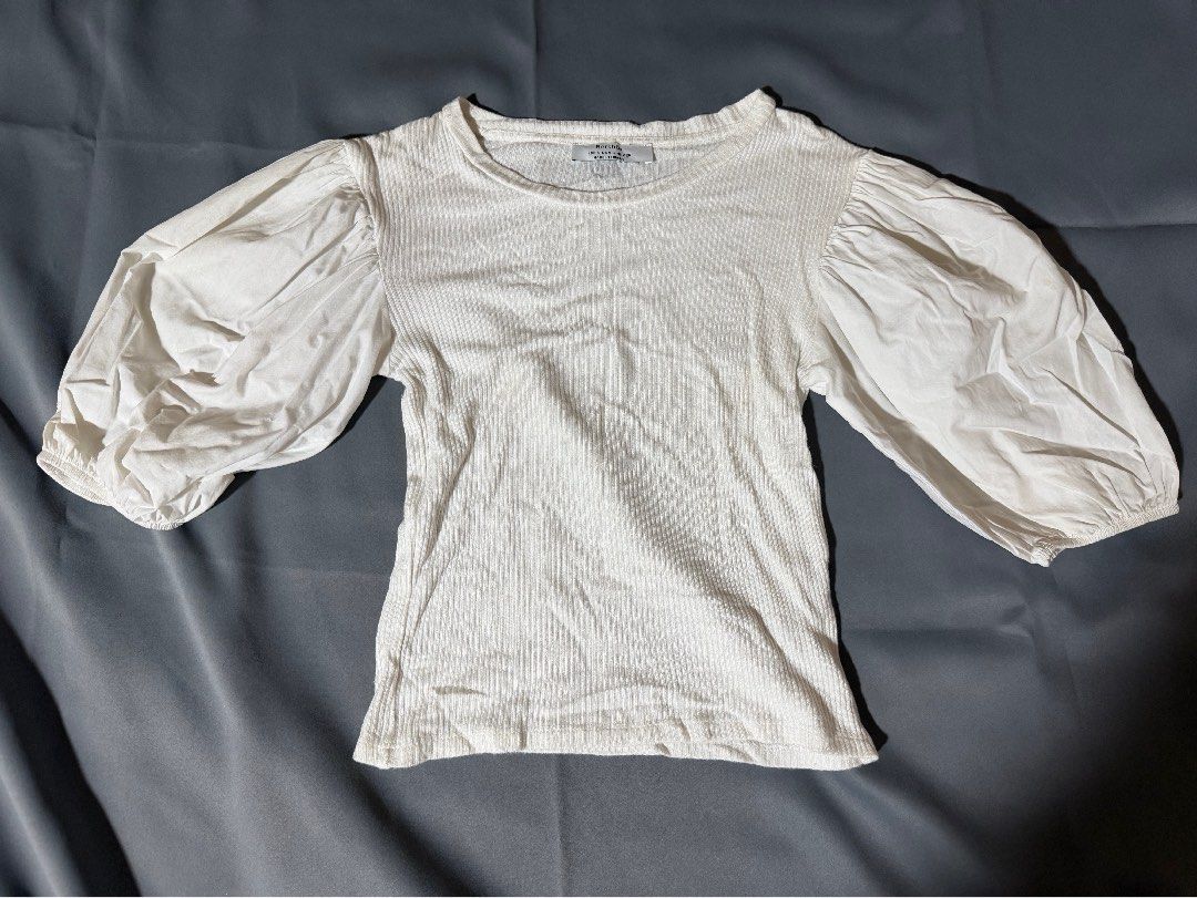 Bershka Balloon Sleeve Blouse White (Category: Blouses) located in Caloocan City. Submitted by prelovedbyfe08 (Listing ID 1465318427, Image 1). Description: 📍south caloocan sf shouldered by buyer.