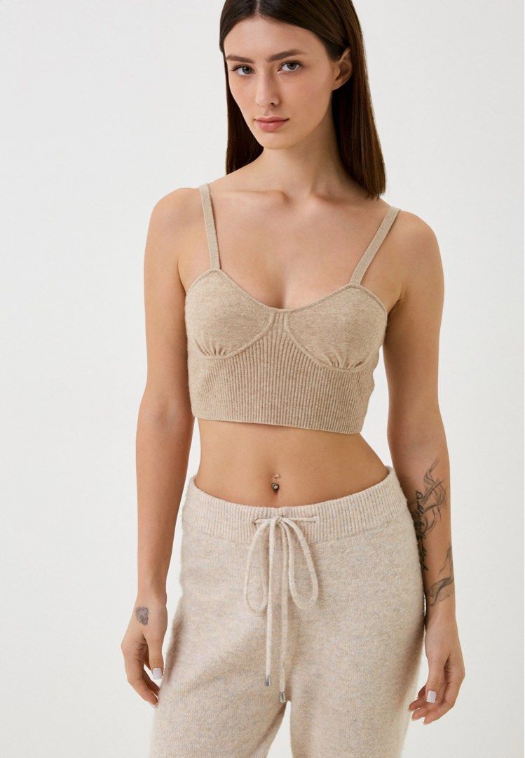 Bershka Knit Bustier XS (Category: Others Tops) located in Makati City. Submitted by refind.prelove.finds (Listing ID 1465191833, Image 1). Description: Made out of a soft stretchy knit fabric. It will stretch a couple inches once on. It also has ajustable straps. Used once.