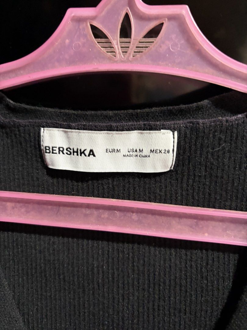Bershka Knit Vest (Category: Sleeveless) located in Valenzuela. Submitted by celineyap04 (Listing ID 1465180753, Image 3). Description: Medium will fit small.