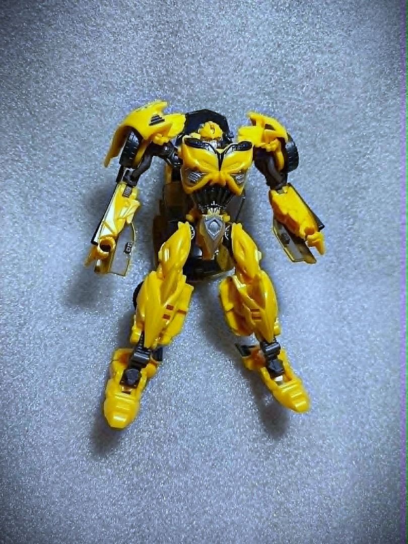 BIB TLK PREMIER BUMBLEBEE Deluxe Class Hasbro Autobot Transformers (Category: Kids Toys) located in Pasay City. Submitted by Chariselyn (Listing ID 1465356106, Image 2). Description: BIB TLK PREMIER BUMBLEBEE (1,800+sf) Deluxe Class Hasbro Autobot Transformers Series: Movie - Transformers: The Last Knight, 2017 Scale: 6 inches Stock: 1 Condition: 10/10 Issues: 0 Accessories: complete Mode of Payment: GCash or through your rider Shipping options: 