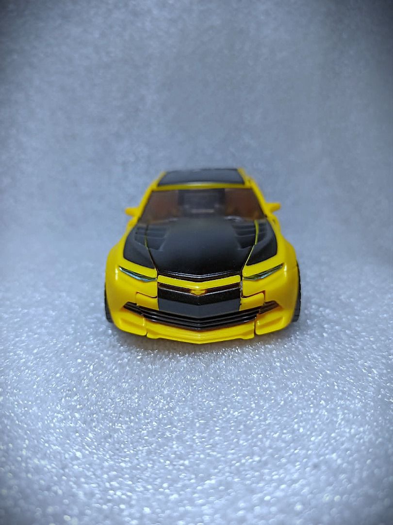 BIB TLK PREMIER BUMBLEBEE Deluxe Class Hasbro Autobot Transformers (Category: Kids Toys) located in Pasay City. Submitted by Chariselyn (Listing ID 1465356106, Image 3). Description: BIB TLK PREMIER BUMBLEBEE (1,800+sf) Deluxe Class Hasbro Autobot Transformers Series: Movie - Transformers: The Last Knight, 2017 Scale: 6 inches Stock: 1 Condition: 10/10 Issues: 0 Accessories: complete Mode of Payment: GCash or through your rider Shipping options: 