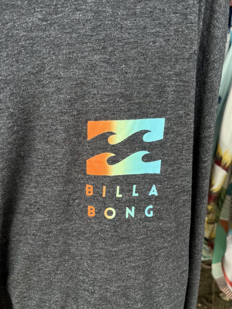 Bilabong sweater (Category: Coats, Jackets and Outerwear) located in Maasin. Submitted by javier_ken (Listing ID 1465201853, Image 3). Description: Plus shipping fee Good as new condition💯 No issues✅ Loc.Liloan Southern leyte,Visayas📌 Courier: Jnt🚚 Direct message if interested📩.