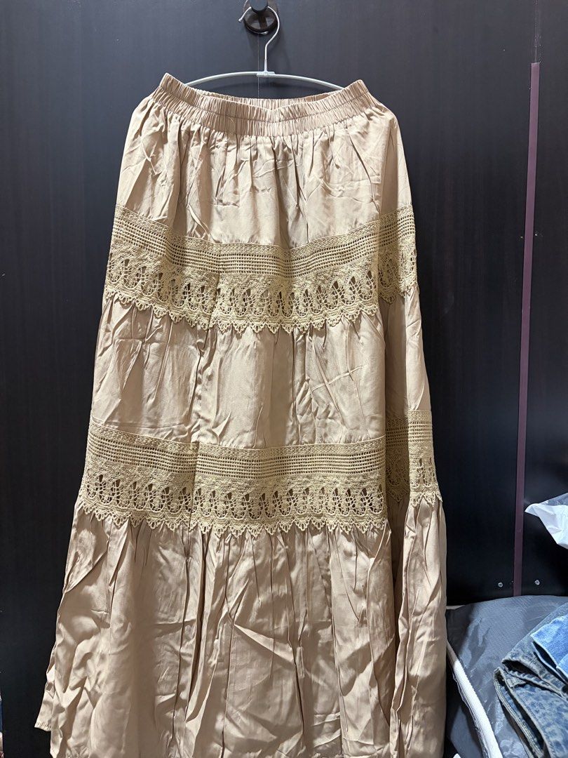 BKK Midi Beige Skirt (Category: Skirts) located in Taguig. Submitted by house_of_petite (Listing ID 1465307172, Image 2). Description: Hindi ko pa nagamit. Brand new without tag From bkk pasabuy.
