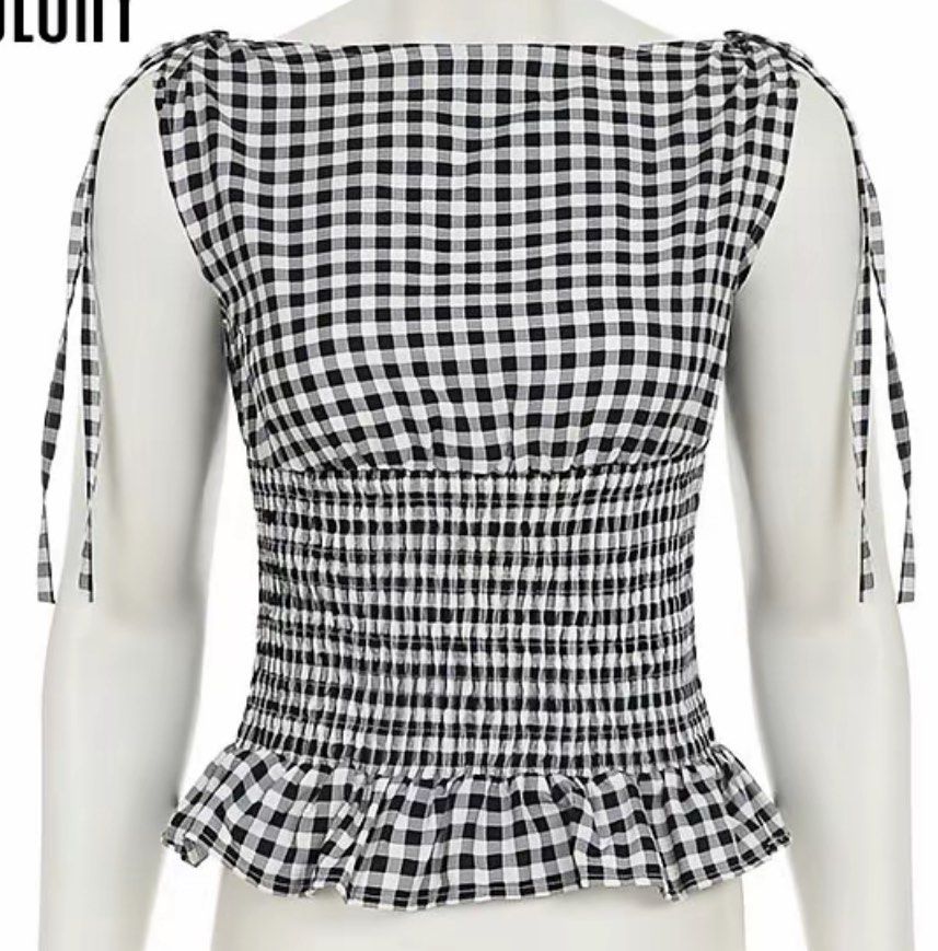 Black & White Top (Category: Blouses) located in Manila. Submitted by lueur000 (Listing ID 1465351196, Image 2). Description: Small Bust - 82 Waist - 60 Shoulder - 43 Length - 51.