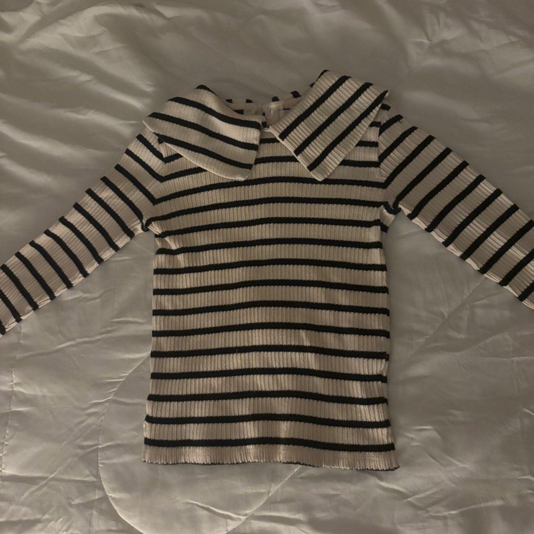 Black and white striped ribbed long sleeves (Category: Longsleeves) located in Quezon City. Submitted by icameisaw (Listing ID 1465316612, Image 1). Description: - Color/Pattern: Black and white stripes - Fit: Slim fit with stretchy ribbed knit fabric - Condition: Excellent, well-maintained.