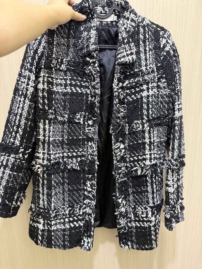 Black and white tweed with buttons (Category: Coats, Jackets and Outerwear) located in Quezon City. Submitted by cozykath (Listing ID 1465361983, Image 1). Description: .