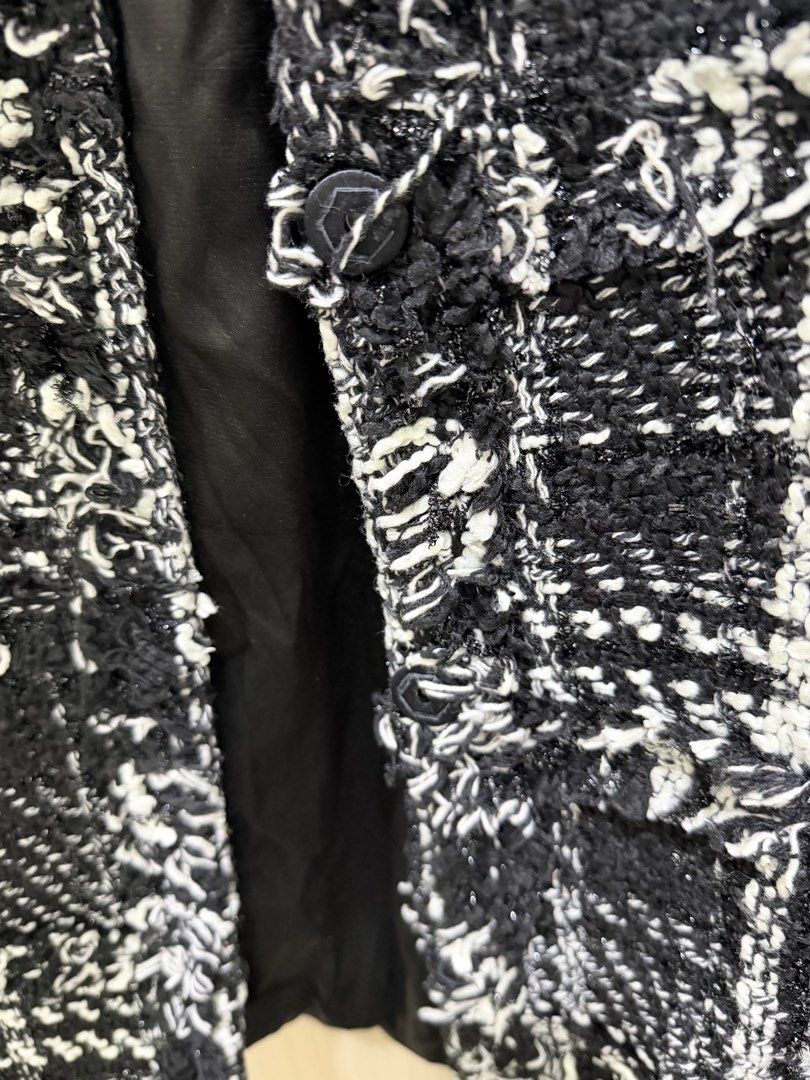 Black and white tweed with buttons (Category: Coats, Jackets and Outerwear) located in Quezon City. Submitted by cozykath (Listing ID 1465361983, Image 3). Description: .