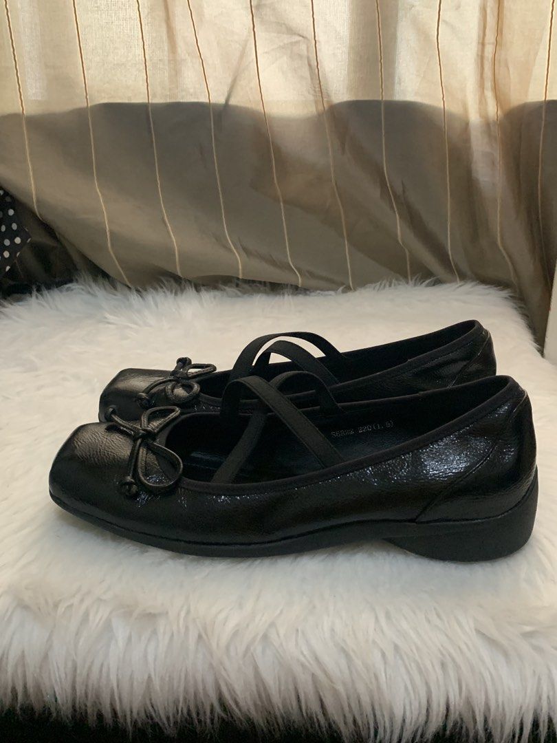 Black Ballet Flats with Cross Straps and Bow (Category: Flats & Sandals) located in Marikina City. Submitted by elaibajen80680 (Listing ID 1465195207, Image 3). Description: STACCATO Ballet flats Original price: 9k Only used for 2 years but quality is still great. Theres a small damage but very unnoticeable. Pm to see. Negotiable..