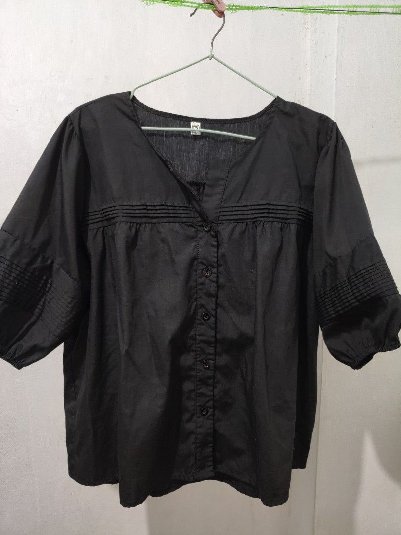 Black blouse (Category: Blouses) located in Mandaluyong City. Submitted by shopmla (Listing ID 1465329415, Image 1). Description: .