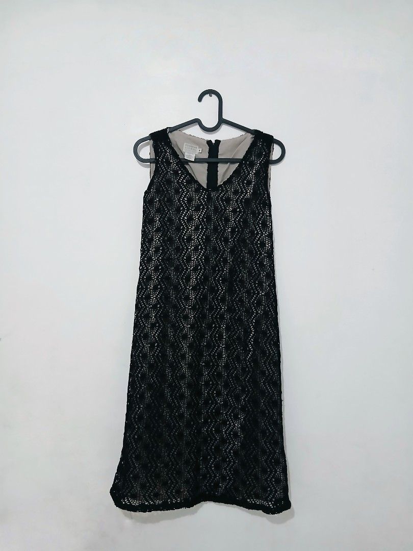 Black Lacey Sleeveless Dress (Category: Dresses) located in Marikina City. Submitted by icedcoconut (Listing ID 1465214554, Image 1). Description: - black lacey sleeveless dress with a beige lining underneath. - v-neck design with mid-length cut - zip closure at the back neckline.