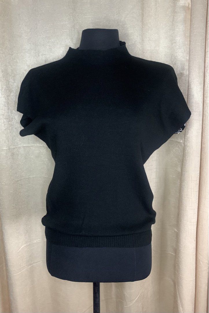 Black Mock Neck Short Sleeve Knit Top (Category: Blouses) located in Cainta. Submitted by vestito_bestida (Listing ID 1465257775, Image 2). Description: ⛔️ACTUAL PHOTO POSTED⛔️ 👉 Brandnew 👉 BKK 👉 Size: free size 👉 Full lenth 👉 Length: 21 👉 Color: classic black 👉 Mock neckline and short sleeves 👉 Soft, comfortable knit material 👉 Easy to pair with trousers, jeans, or skirts for casual or smart-casual looks 👉 Flatlay measured using medida