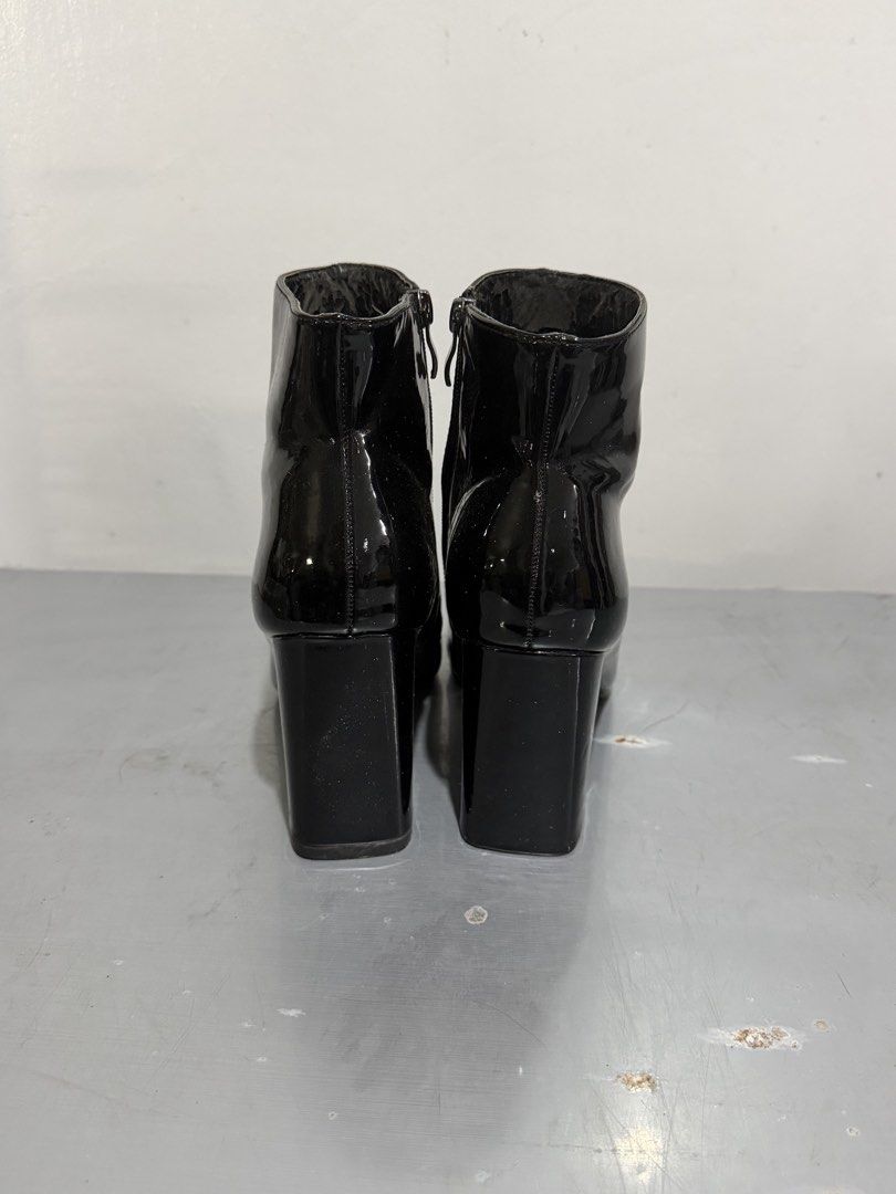 Black Patent Leather Pointed Toe Ankle Boots (Category: Boots) located in Santa Rosa. Submitted by leana_yna (Listing ID 1465295648, Image 3). Description: - Style: Black patent leather ankle boots with pointed toes and block heels - Closure: Side zipper for easy slip-on - Finish: Glossy, reflective finish in clean condition with minimal scuffs - Heel: Solid chunky heel for comfortable support.