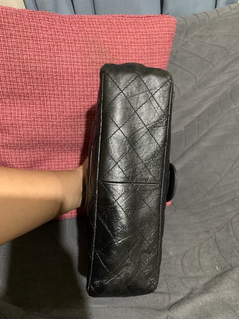 Black Quilted Leather Handbag with Chain Strap (Category: Luxury Bags & Wallets) located in Liloan. Submitted by jinalyns (Listing ID 1465231132, Image 3). Description: - Color & Material: Classic black quilted leather - Hardware: Silver-tone chain strap and turn-lock closure - Interior: Beige leather lining with stitched interlocking CC logo - Compartments: Includes slip pockets and a zipper compartment - Condition: Good overall exterior; shows 