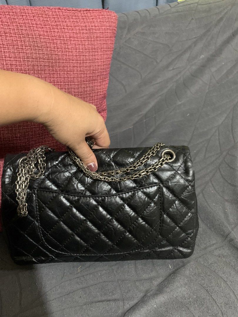 Black Quilted Leather Handbag with Chain Strap (Category: Luxury Bags & Wallets) located in Liloan. Submitted by jinalyns (Listing ID 1465231132, Image 2). Description: - Color & Material: Classic black quilted leather - Hardware: Silver-tone chain strap and turn-lock closure - Interior: Beige leather lining with stitched interlocking CC logo - Compartments: Includes slip pockets and a zipper compartment - Condition: Good overall exterior; shows 