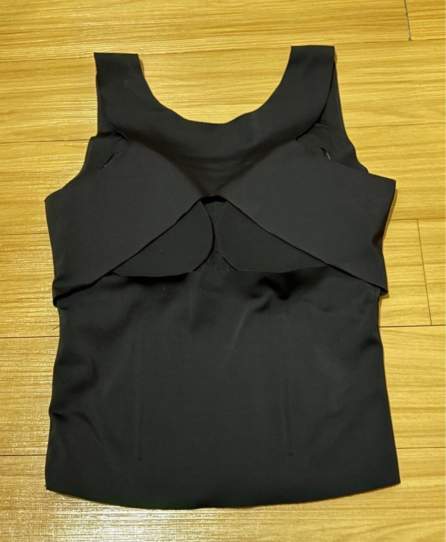 Black Shapewear Corset Tank Top Medium (Category: Undergarments & Loungewear) located in Quezon City. Submitted by garagesale2026 (Listing ID 1465376011, Image 2). Description: - Unused - Black compression tank top for shaping and support - Built-in bra with padded cups - Adjustable front hook-and-eye closure - Sleeveless design with V-Neckline.