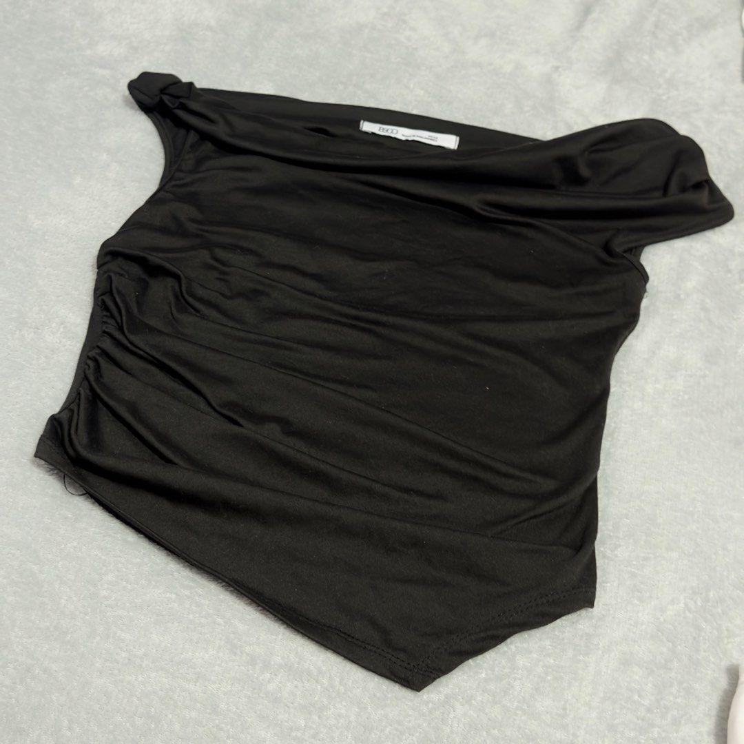 Black Top (BSCO) (Category: Blouses) located in Manila. Submitted by majgestacio (Listing ID 1465293425, Image 1). Description: Black BSCO Top (Fits small to semi-large) Well-used See next slide for when worn Please manage your expectations. Shipping fees will be shouldered by the buyer. Options: Lalamove, Grab, or J&T Express. .