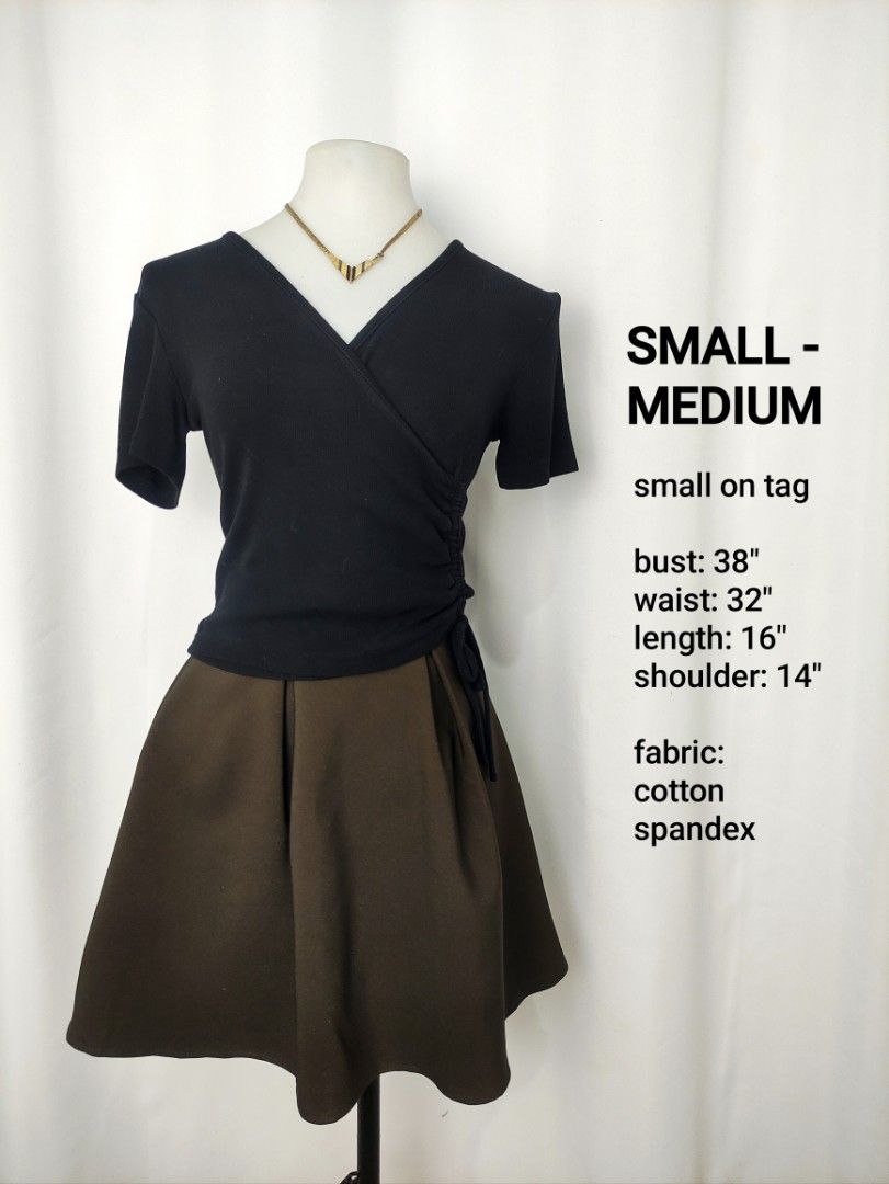 Black Vneck Blouse Top (Category: Blouses) located in Caloocan City. Submitted by happystar.e0dc1b (Listing ID 1465203906, Image 1). Description: ⚠️PLEASE CLICK THE IMAGE TO SEE THE SIZE⚠️ FB PAGE: IPPEUNI AGASSI Location: Caloocan City ❌ No haggling ❌ No when worn ❌ No "more pics" ❌ No flaws, unless stated ❌ Request for specific measurements of neck, arm, shoulder etc will not be entertained.