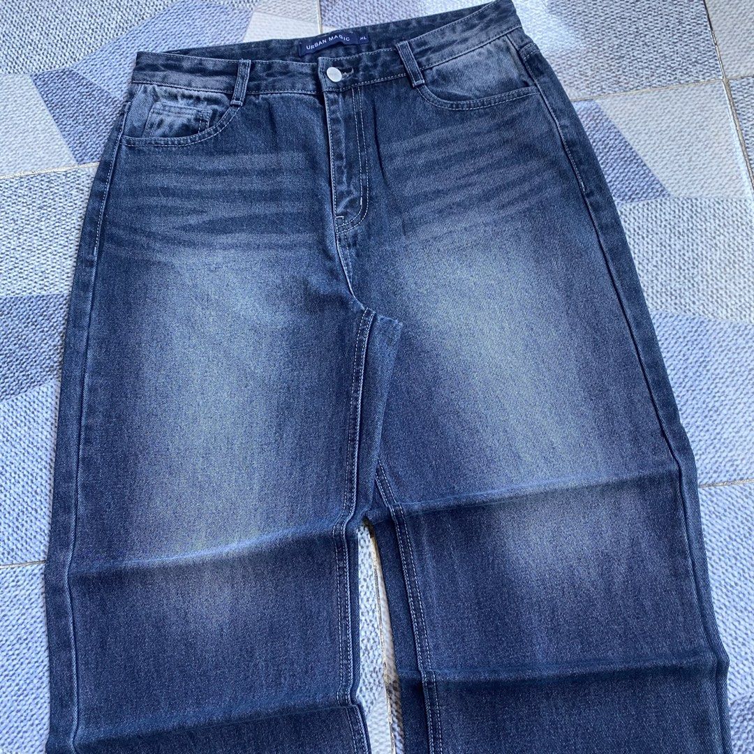 Black washed pants (Category: Jeans) located in Labrador. Submitted by jristhrift (Listing ID 1465302303, Image 3). Description: ⬇️DETAILS⬇️ Black washed baggy pants Brand: Urban Magic -ready to wear (nalabhan na) -hard denim -good fitting -medium pouch _________________________________________ 📐Dimes W: 31-33 L: 40 T: 13 Lo: 9.5 issue: none Condition: excellent Color rate: 9.5 /10.