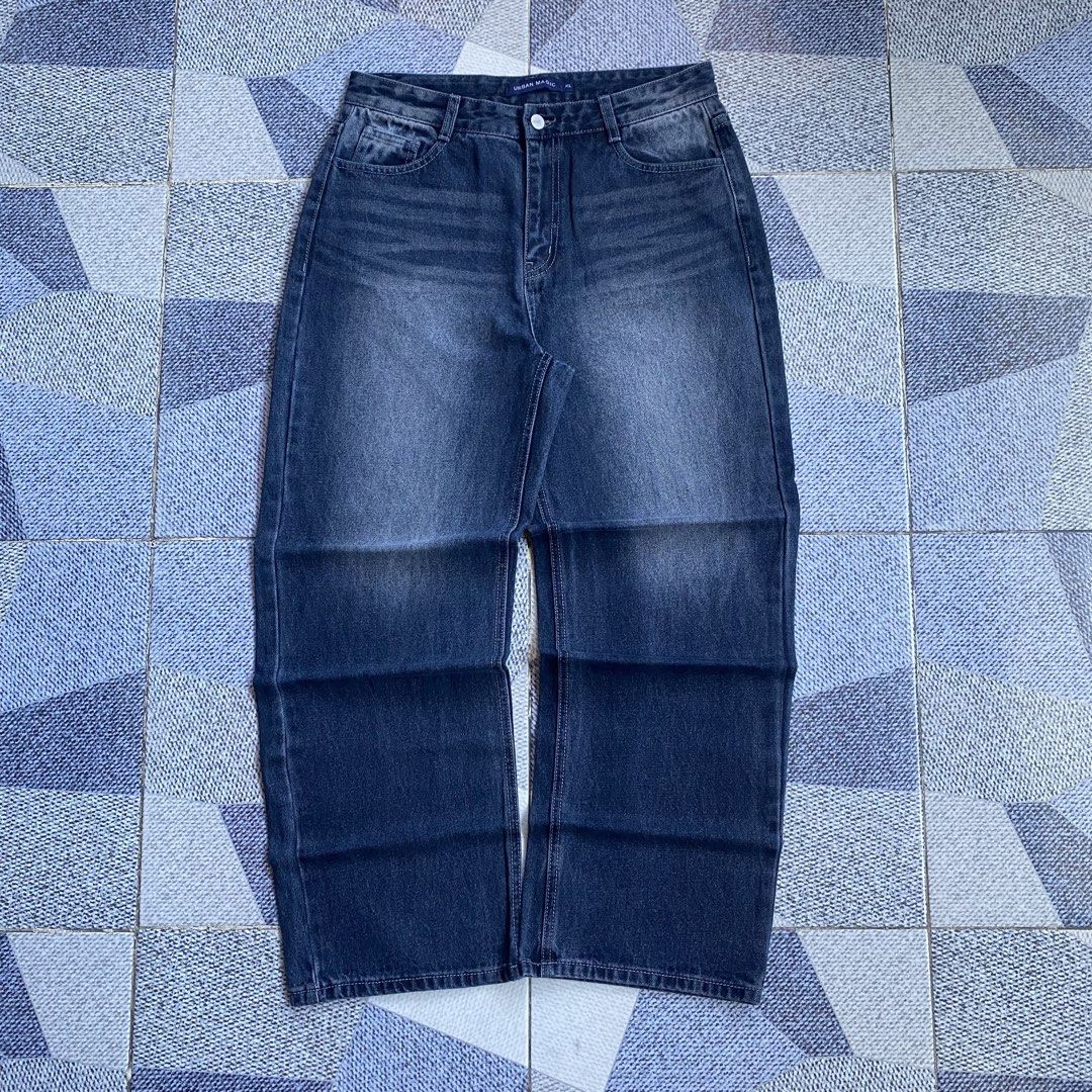 Black washed pants (Category: Jeans) located in Labrador. Submitted by jristhrift (Listing ID 1465302303, Image 1). Description: ⬇️DETAILS⬇️ Black washed baggy pants Brand: Urban Magic -ready to wear (nalabhan na) -hard denim -good fitting -medium pouch _________________________________________ 📐Dimes W: 31-33 L: 40 T: 13 Lo: 9.5 issue: none Condition: excellent Color rate: 9.5 /10.