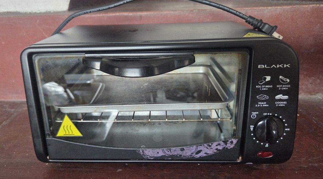 Blakk Toaster Oven with Baking Tray (Category: Ovens & Toasters) located in Bulacan. Submitted by farfinfab (Listing ID 1465377354, Image 1). Description: moving out sale in very good condition lalamove pick up bulacan.