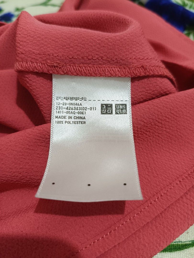 uniqlo blouse (Category: Blouses) located in Limay. Submitted by lisa_2318 (Listing ID 1465212977, Image 3). Description: .