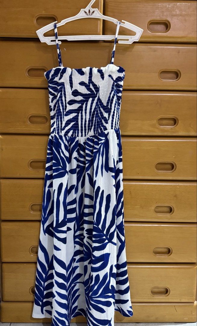 Blue and White Leaf Print Midi Dress (Category: Dresses) located in General Santos City (Dadiangas). Submitted by pina_cxladah (Listing ID 1465287814, Image 1). Description: - Style: Blue and white leaf print midi dress - Fit: Smocked bodice with thin adjustable straps and a flared skirt hitting mid-calf - Material: Lightweight crinkle texture fabric, perfect for warmer days - Condition: Worn once, freshly washed, and ready to ship.