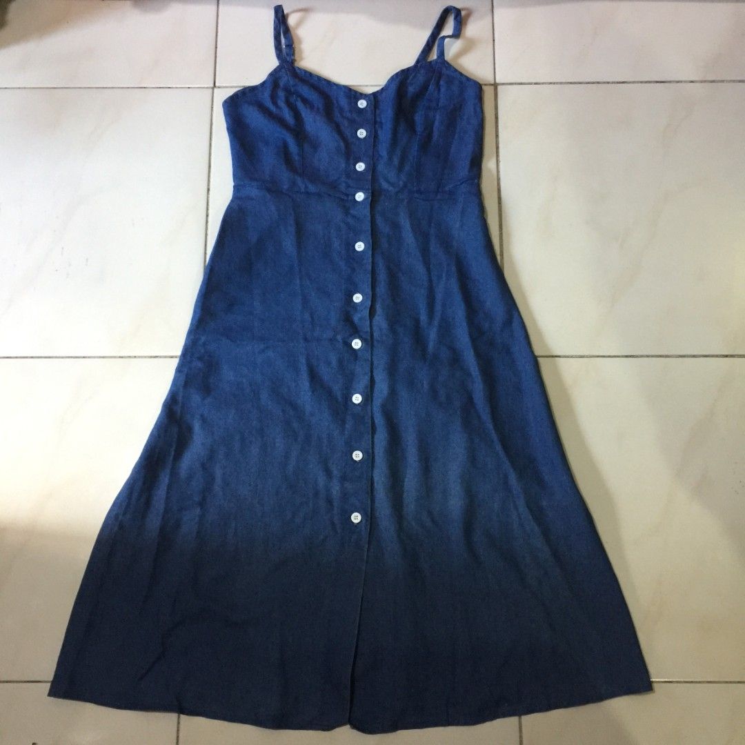 Blue Denim Button-front Strap Midi Dress (Category: Dresses) located in Pasig City. Submitted by butfirst.declutter (Listing ID 1465208570, Image 1). Description: - Well used - Issue: minimal stitching issue at the upper back bodice. See photos - Fits S-M - Complete buttons - Color may vary due to lighting - See photos for measurements - Manage your expectations since this is a preloved item. You can message me for inquiries. Kindly read my ‘Abou