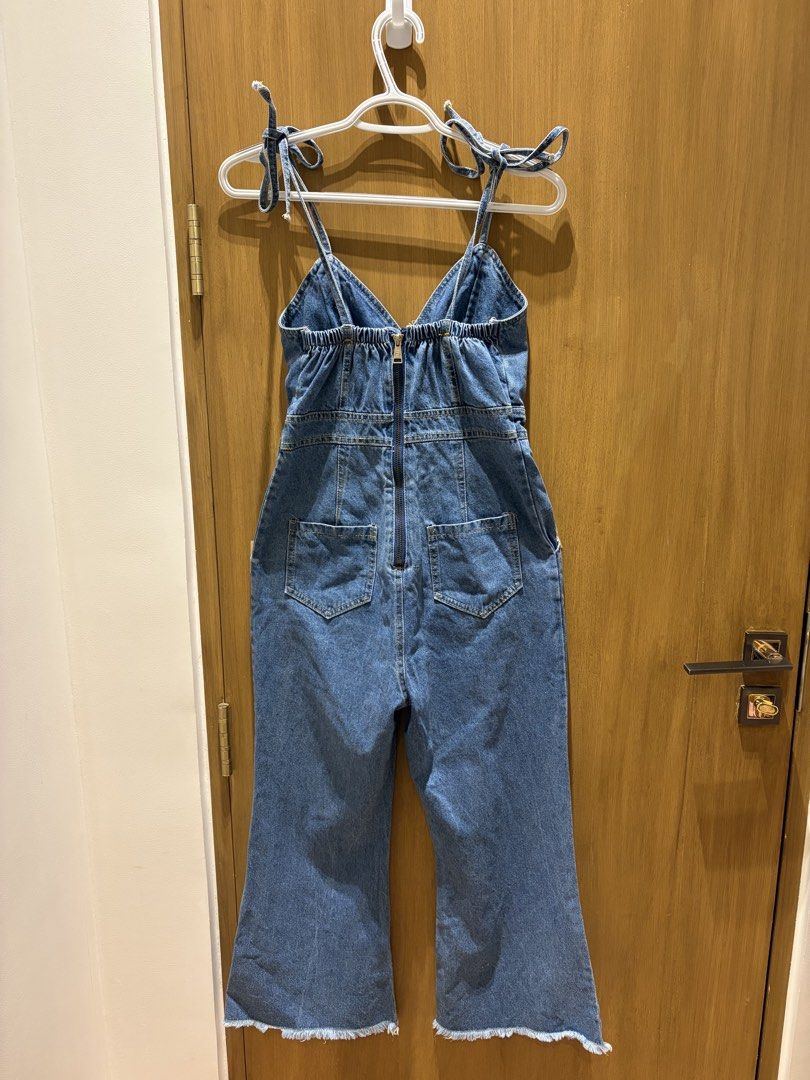 Blue Denim Wide Leg Jumpsuit (Category: Jumpsuits) located in Marikina City. Submitted by jlram (Listing ID 1465357047, Image 2). Description: Really Cute jumpsuit.