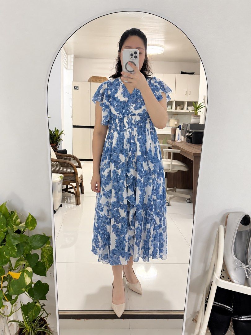Blue Floral Ruffle Maxi Dress (Category: Dresses) located in Manila. Submitted by marieladea47607 (Listing ID 1463461051, Image 2). Description: - Flowy blue floral print maxi dress - Features flutter sleeves Last price PHP 350.