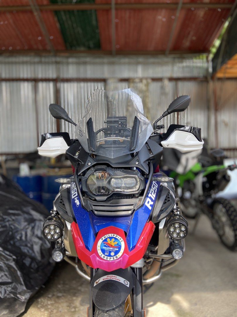 BMW R1250 (Category: Motorbikes for Sale) located in Manila. Submitted by jeckilyn (Listing ID 1465231380, Image 3). Description: RUSH RUSH RUSH BMW R1250 GS MODEL: 2021 RUNNING MILEAGE -28,*** NO ENGINE ISSUE ALL STOCK NEVER OPENED COMPLETE AND UPDATED REGISTRATION UPGRADE HP CYLINDER COVER HP OIL COVER AKRAPOVIC PIPE.