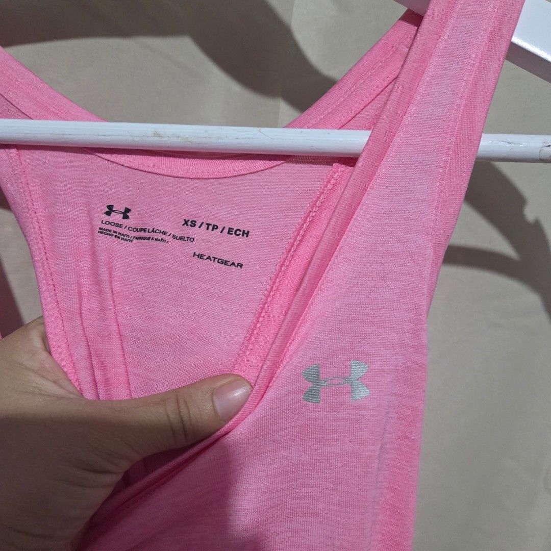 BNWT UNDER ARMOUR WOMEN TANK (Category: Activewear) located in Santiago. Submitted by fromboxes (Listing ID 1465317089, Image 2). Description: BNWT XS keri S Ships thru J&T Isabela North Luzon Shipping Nationwide No rush shipping 😊😊.