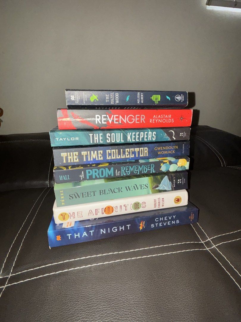 Books Bundle (Category: Storybooks) located in Quezon City. Submitted by chellecdngn (Listing ID 1465236683, Image 1). Description: Take All for 700 Price is negotiable, send me offers RFS: moving out .