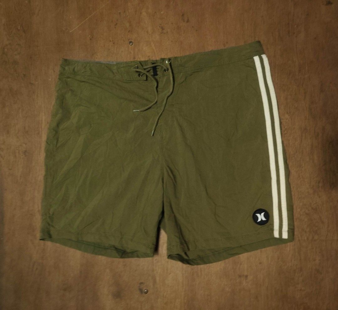 Boradshort hurley (Category: Shorts) located in Santa Cruz. Submitted by mark_grimaldo (Listing ID 1465304215, Image 2). Description: Hurley Naturals Tailgate 18" Boardshorts ✅Size: 38 x 18 ✅P 550+SF ✅9/10 condition Laguna Area DM📩📩📩📩.