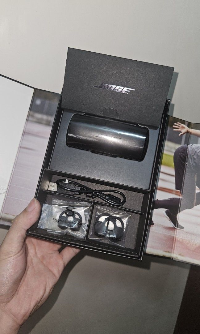 Bose Soundsport Free Complete (Category: Earphones) located in Quezon City. Submitted by softboiledtamago (Listing ID 1465177191, Image 2). Description: never used rfs: extra.